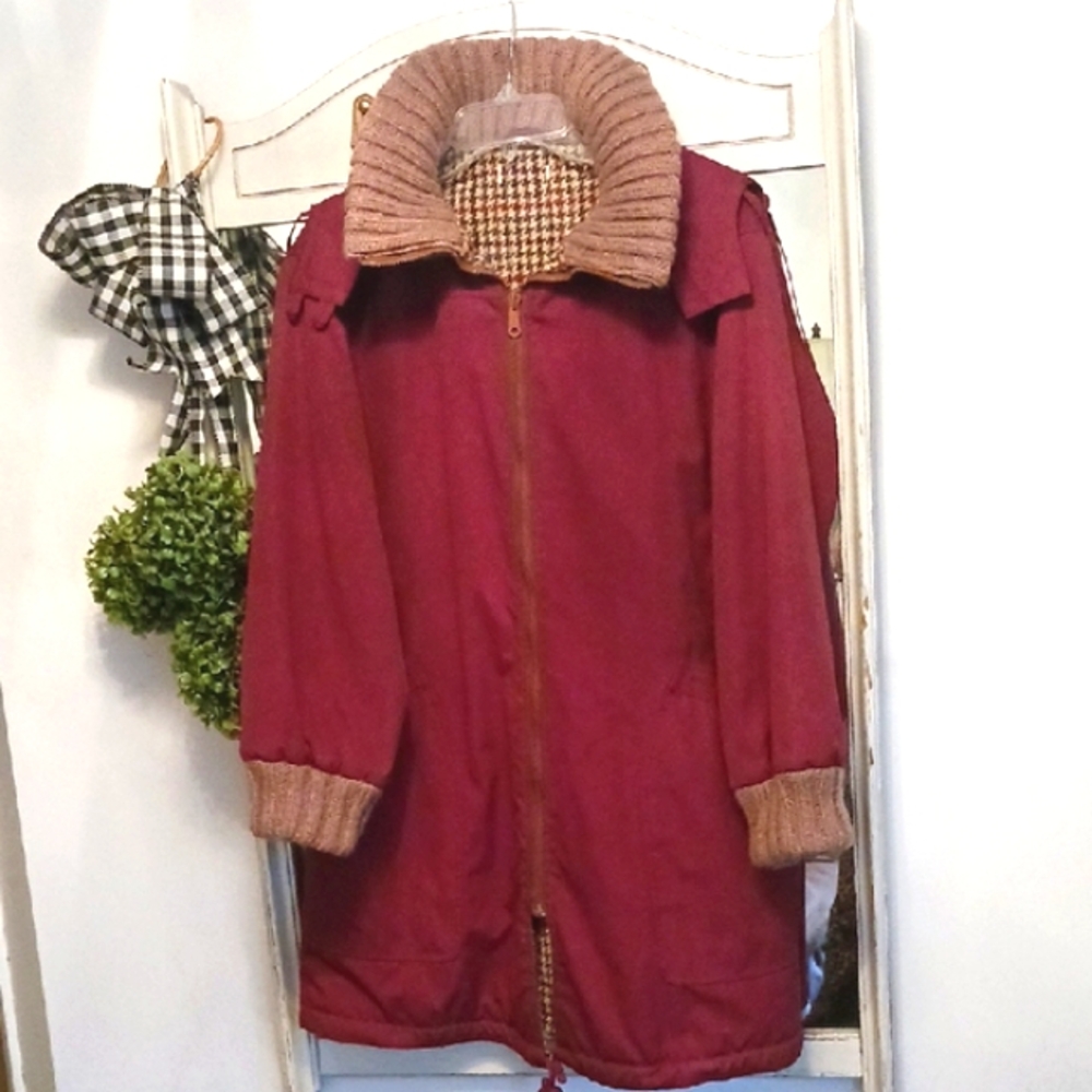 Women's Burgundy Jacket/Rainwear with Ribbed Collar & Cuffs  Zip Off Hood 🌧